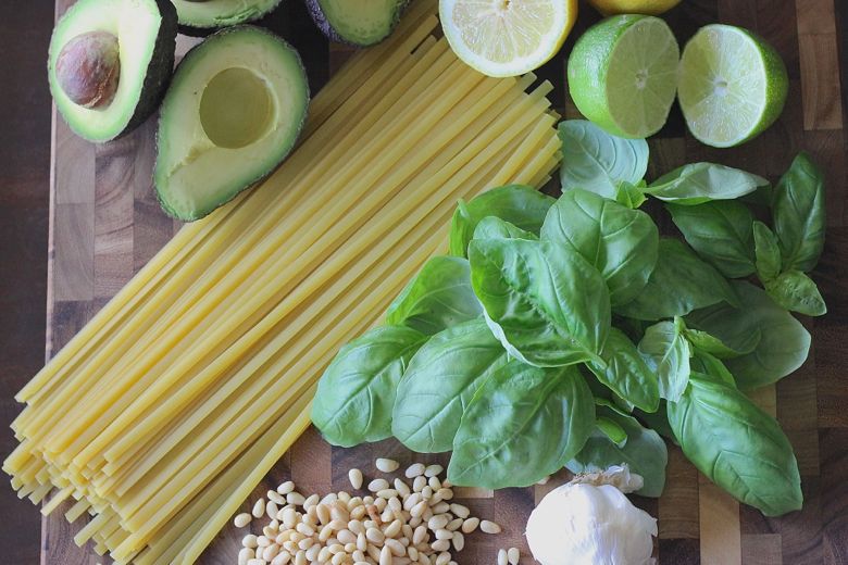 Avocado Pesto Linguine ingredients.