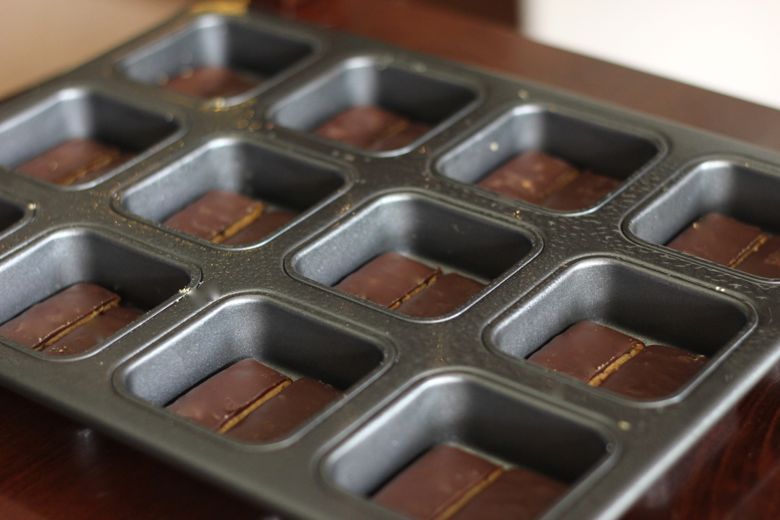 Triple Layer Brownie pan with chocolate covered graham crackers in the bottom.
