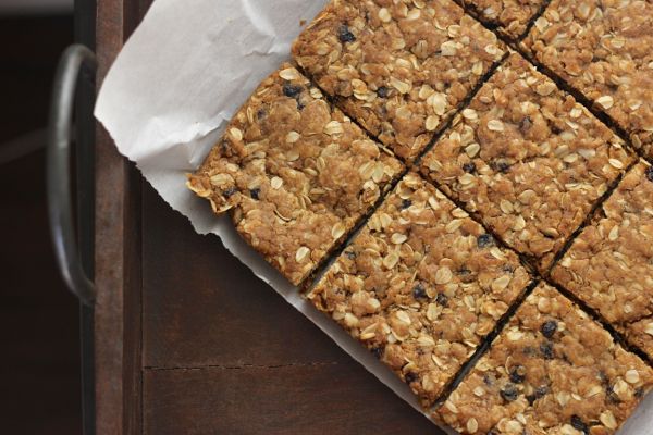 Brown Butter Oatmeal Currant Cookie Bars