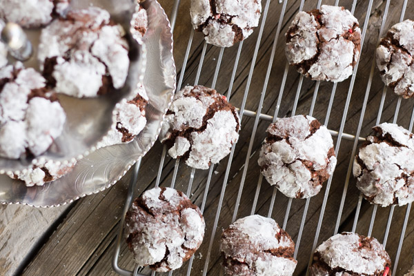 Peppermint Crunch Chocolate Crinkle Cookies - thick, soft, brownie-like chocolate cookies with little bits of peppermint