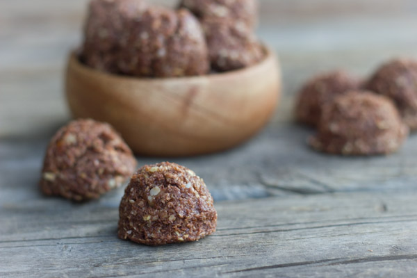 Chocolate Almond Energy Bites - like those no-bake cookies you loved as a kid, only a little healthier.