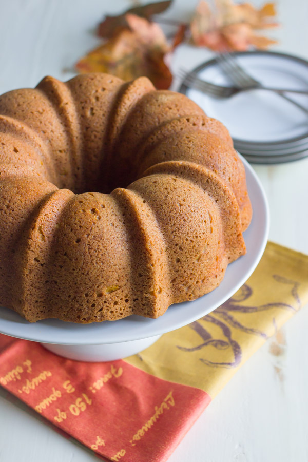Pumpkin Spice Bundt Cake - easiest cake ever! Comes out of the pan looking fancy and all ready to go.