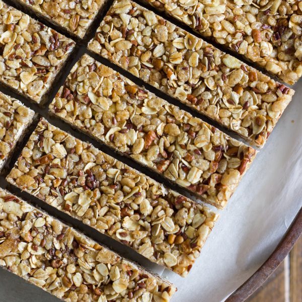 Healthy Chewy Apple Cinnamon Granola Bars - same texture as store-bought bars, but without any weird ingredients or preservatives. Perfect on-the-go snack!