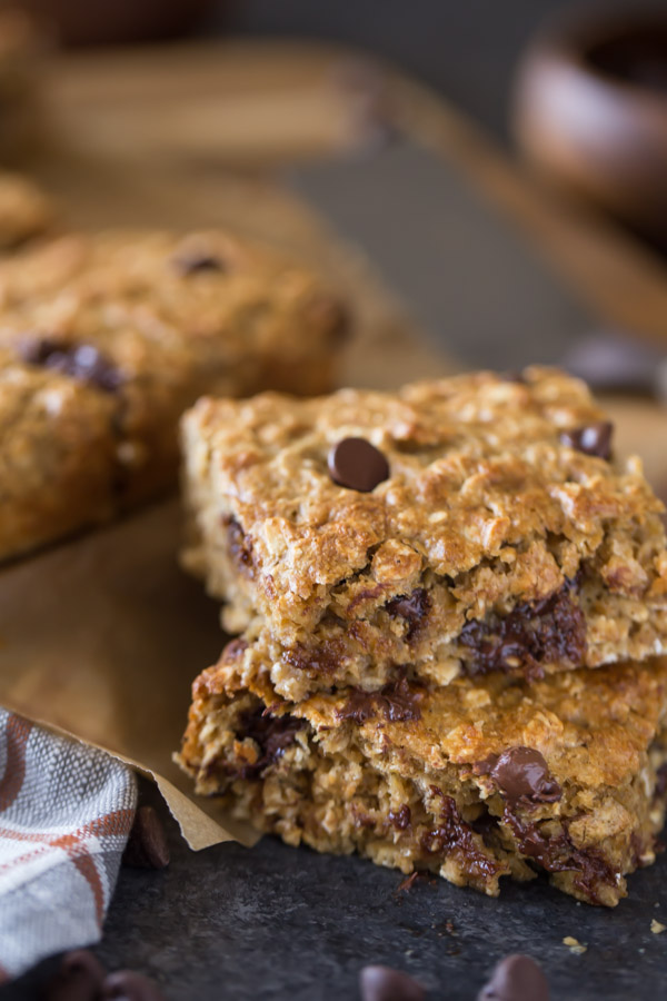 Whole Wheat Oatmeal Chocolate Chip Snack Bars - Perfect for a quick and healthy breakfast, packing lunch boxes, or afternoon snacks.