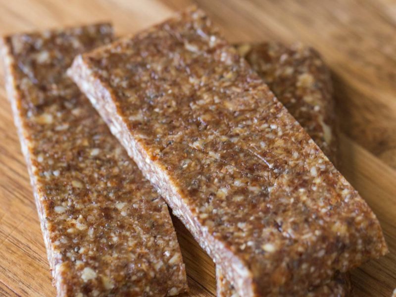 Make your own energy bars with only five ingredients. Perfect for healthy snacking on the go!