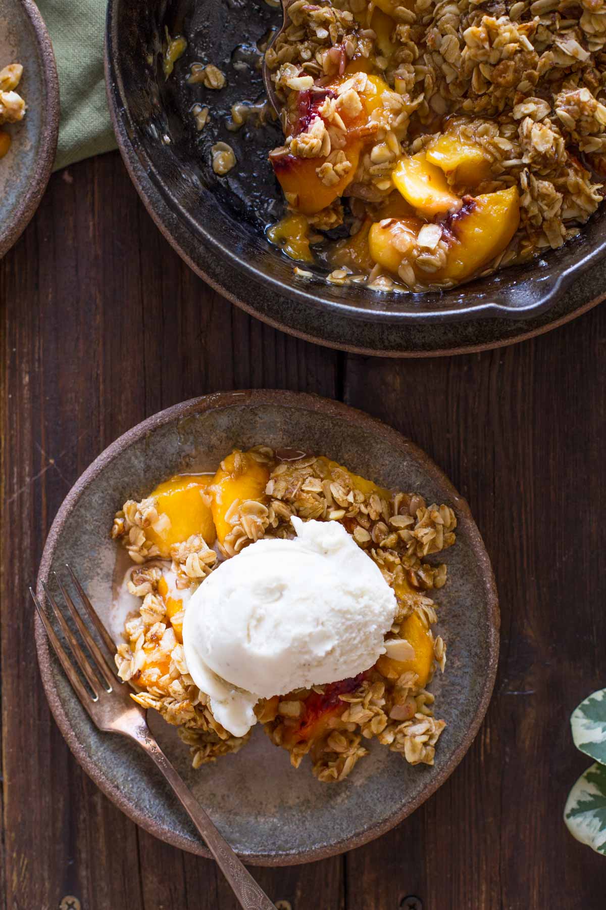 Just sweet, warm peaches with a blanket of crunchy, buttery oats and almonds. Easier than pie!