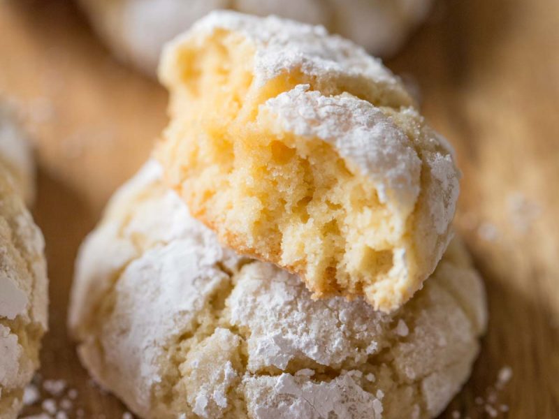 These Brown Butter Almond Crinkle Cookies are sure to steal your heart with their soft, sweet texture and crinkled exterior.