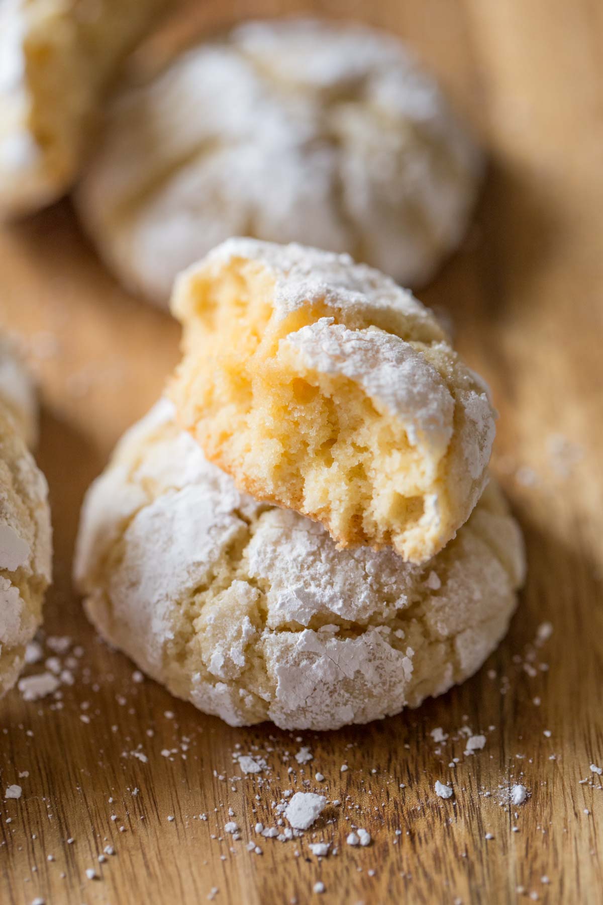 These Brown Butter Almond Crinkle Cookies are sure to steal your heart with their soft, sweet texture and crinkled exterior.