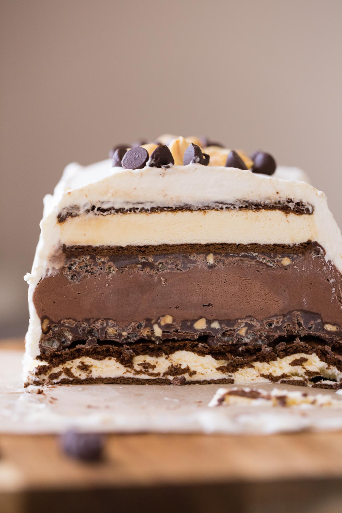 This Chocolate Peanut Butter Ice Cream Slice Cake is so clever, made with ice cream sandwiches, crunchy peanut butter ganache, and chocolate ice cream!