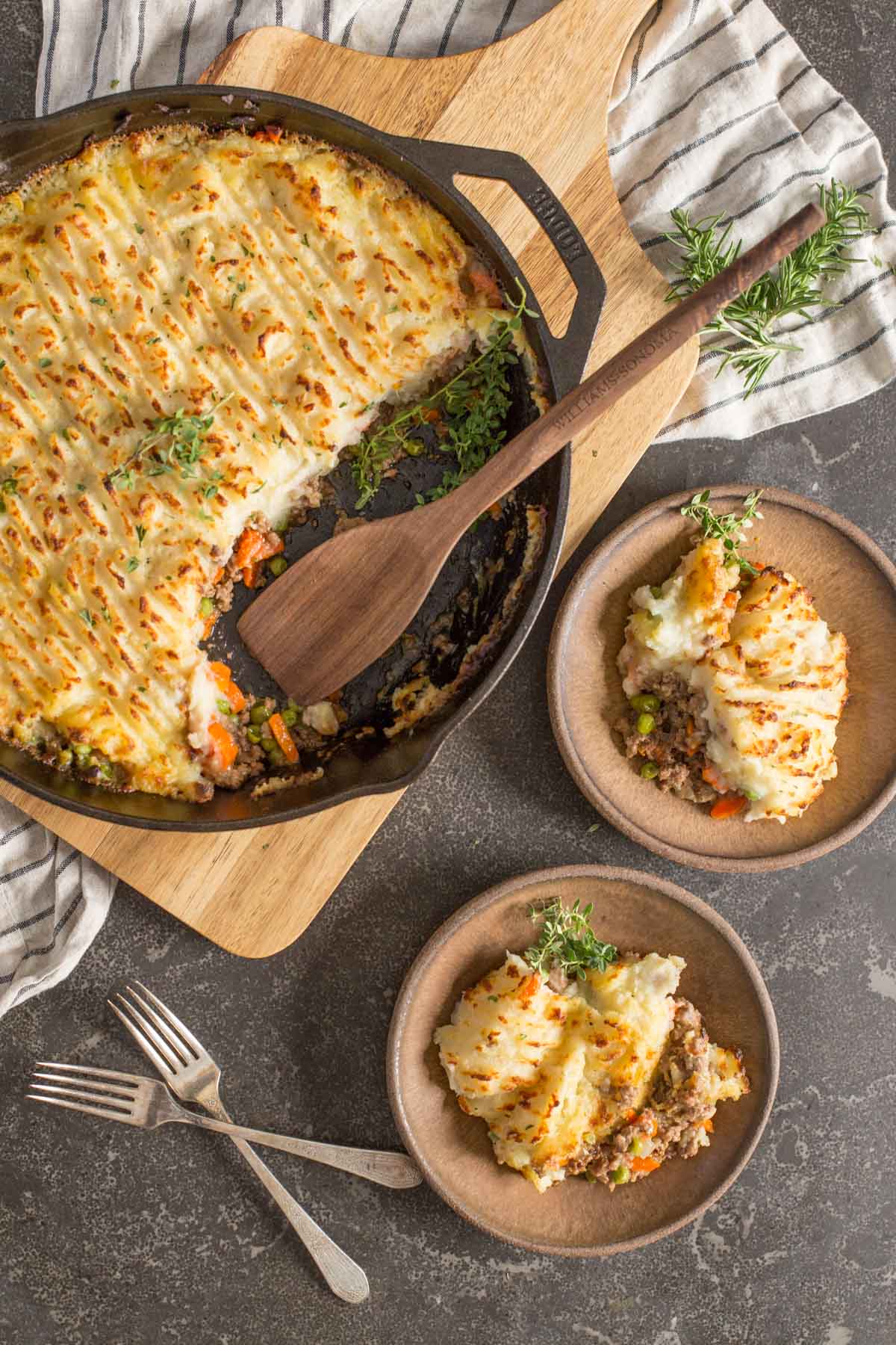 Thanks to a couple of shortcuts, this Easy Homemade Shepherd's Pie is a new weeknight dinner family favorite! Perfect for cozy winter nights.