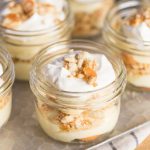 Individual mason jars filled with banana pudding and nilla wafers
